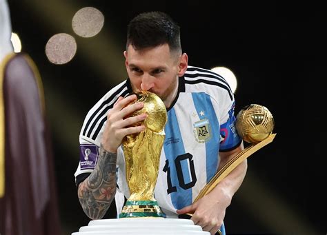 leo messi con la copa del mundo